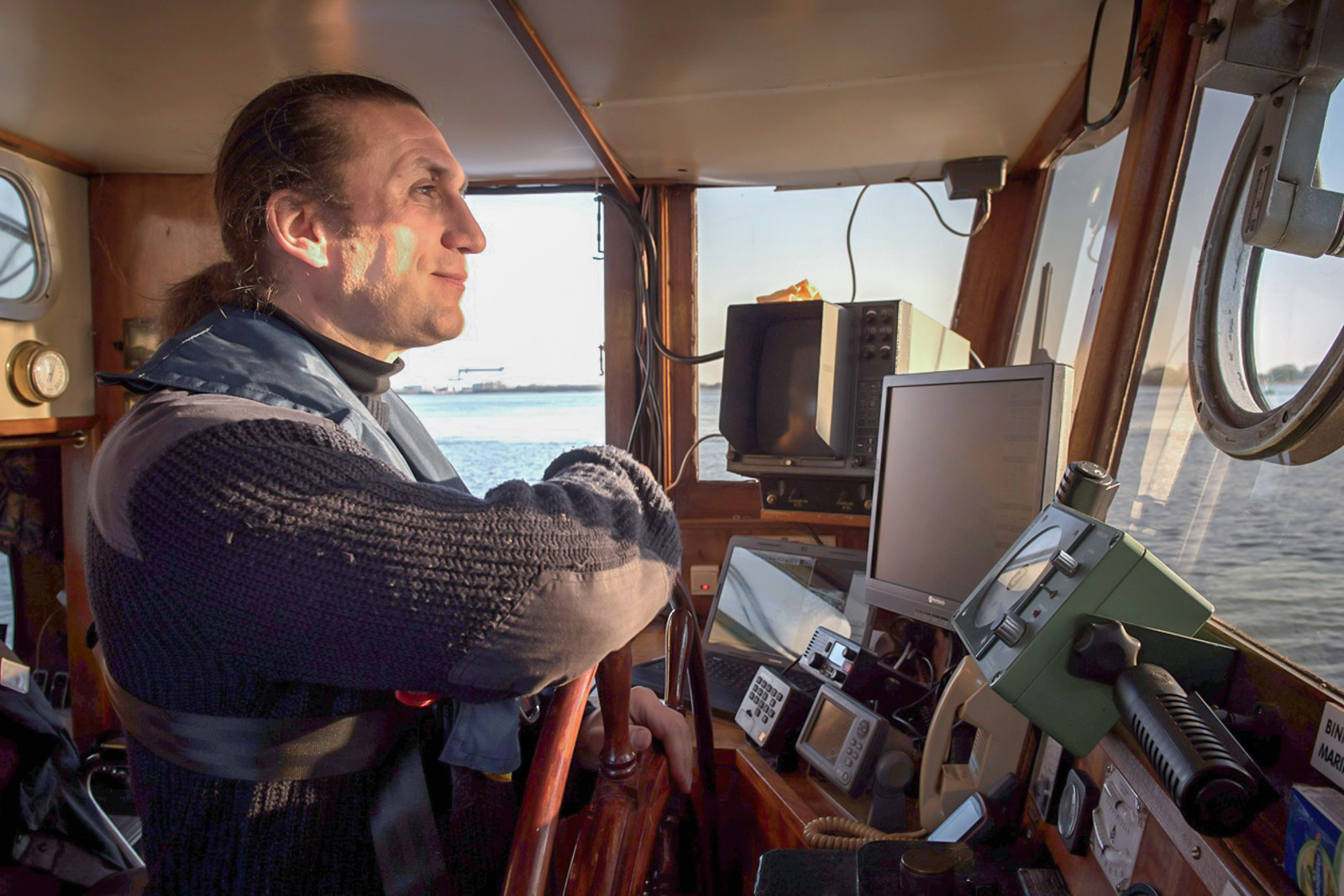 Als Kapitän auf der Brücke · Sea-Watch
